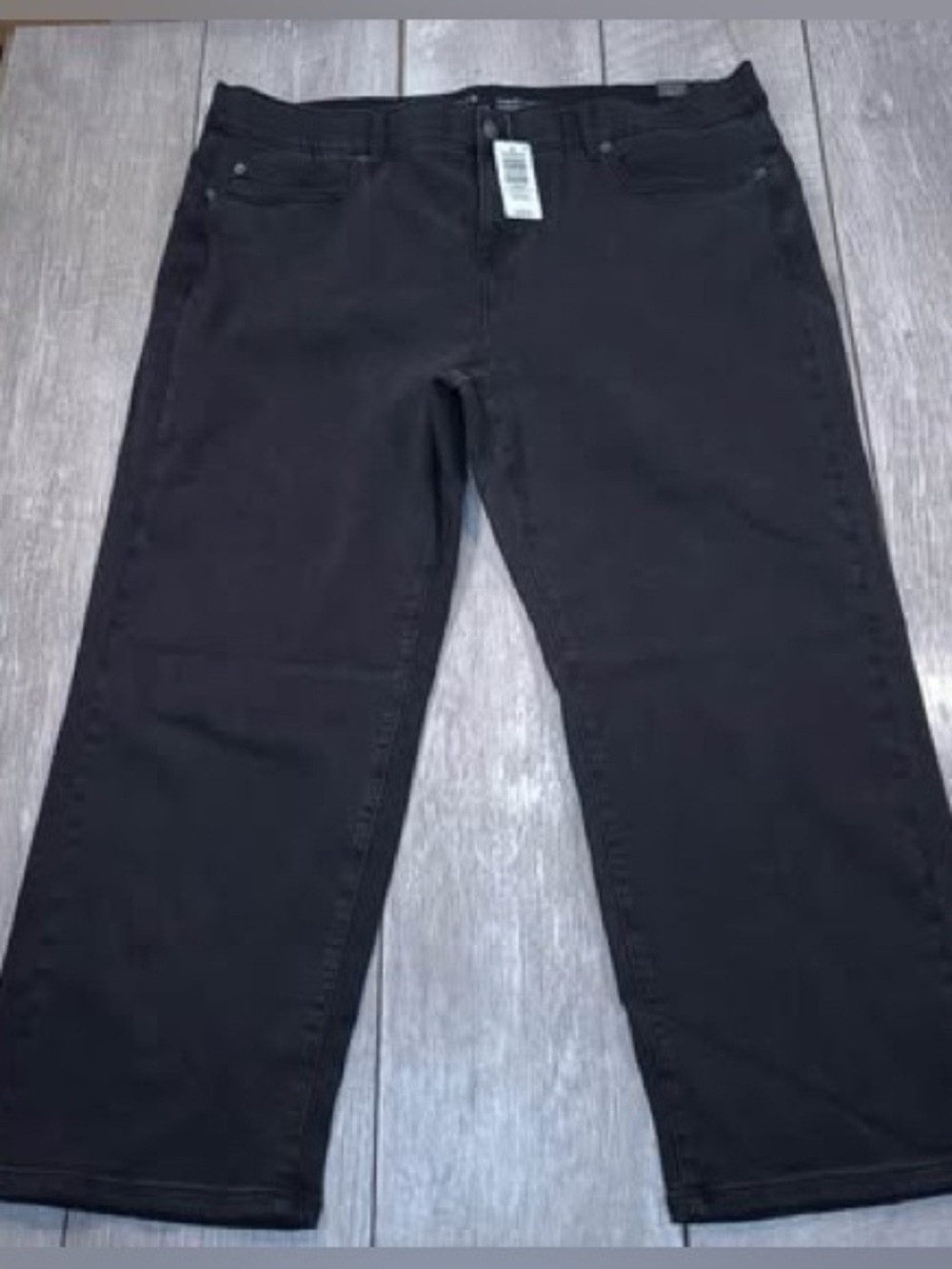 Torrid plus size women’s brand new highrise stretch jeans black
Size 26 short